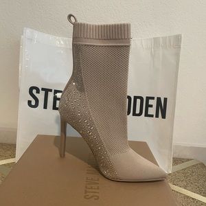 Steve Madden Majesty Bootie Blush